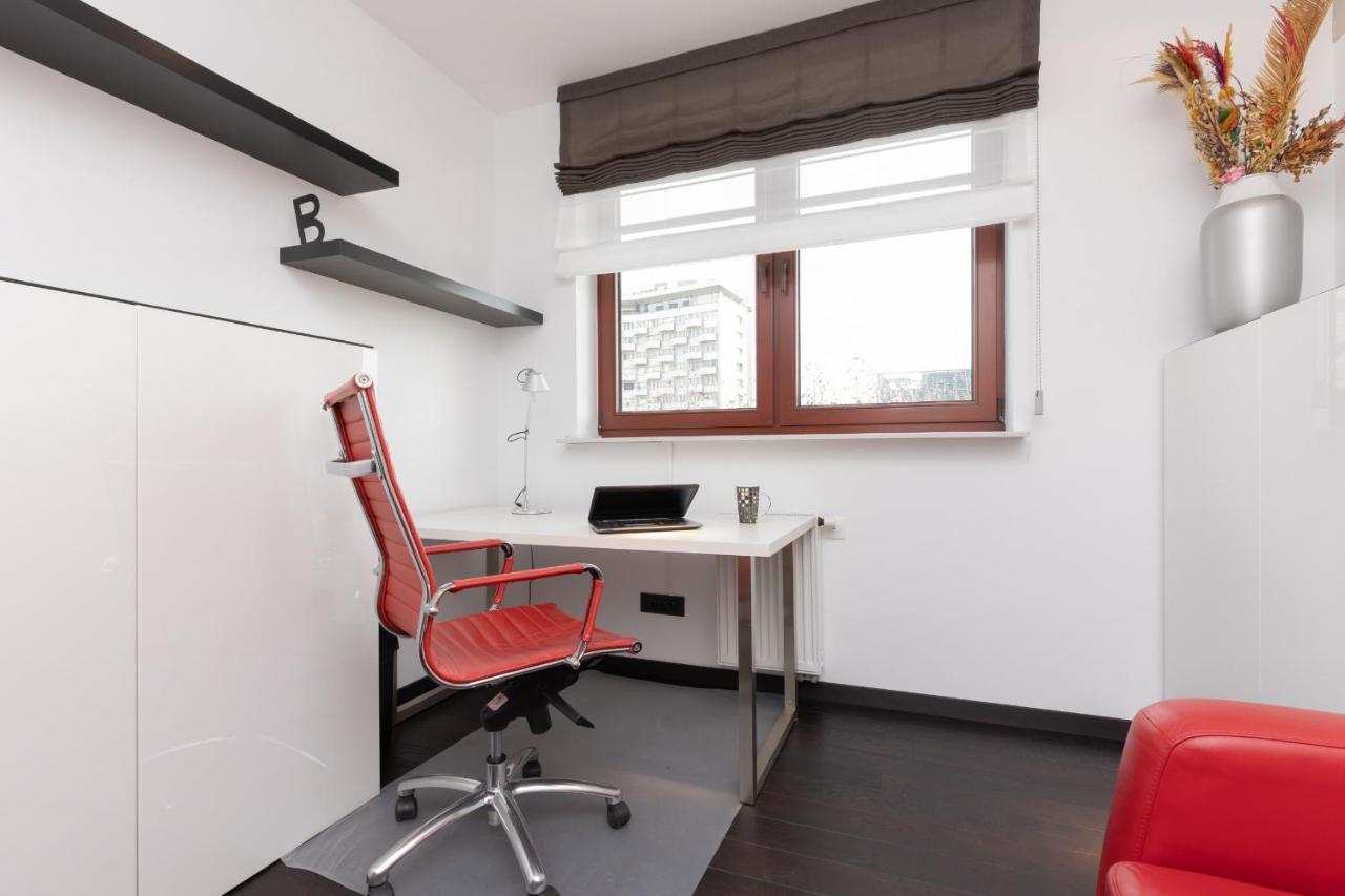 Warsaw Srodmiescie Riverside Three-Bedroom Apartment By Renters Exterior photo